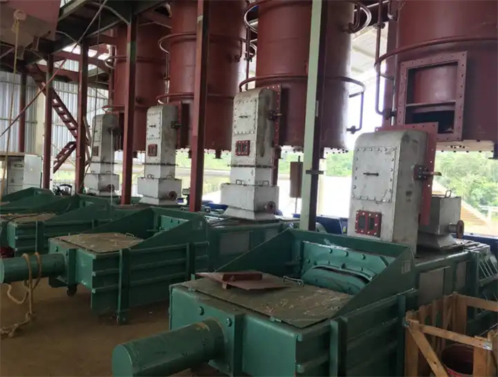 small oil press machine to make palm oil hot